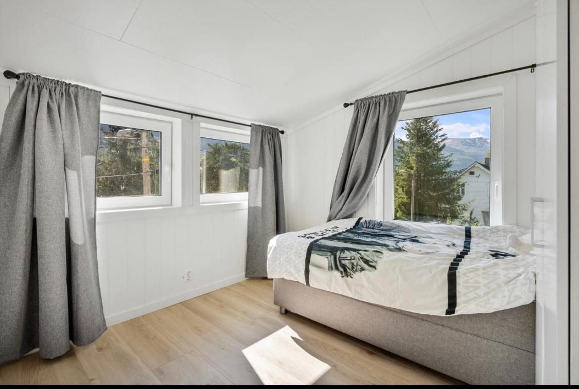 Et Fint Og Stort Enebolig Sentralt I Voss! Villa Eksteriør billede